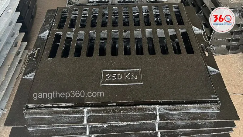 Nắp hố ga thu thăm kết hợp gang cầu