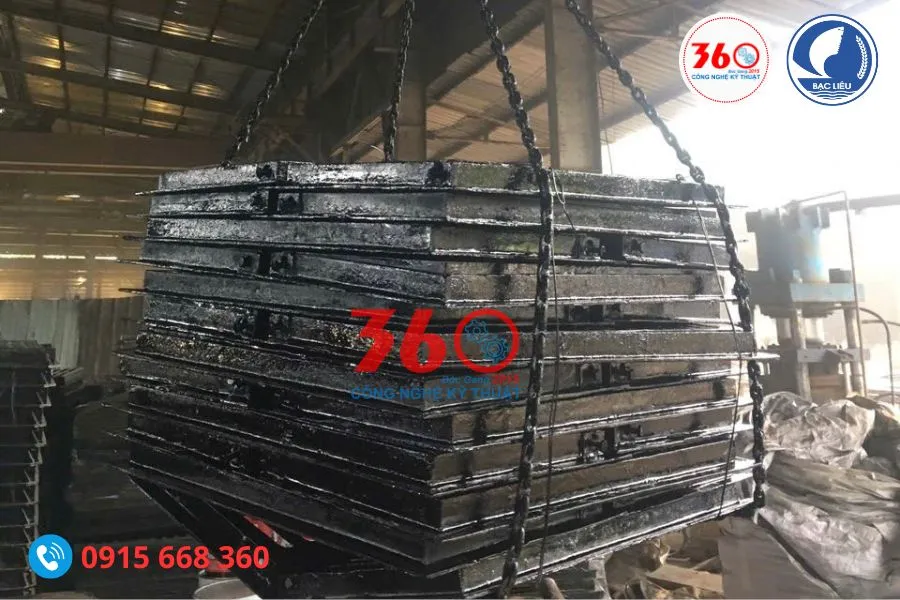 Song chắn rác gang tại Bạc Liêu