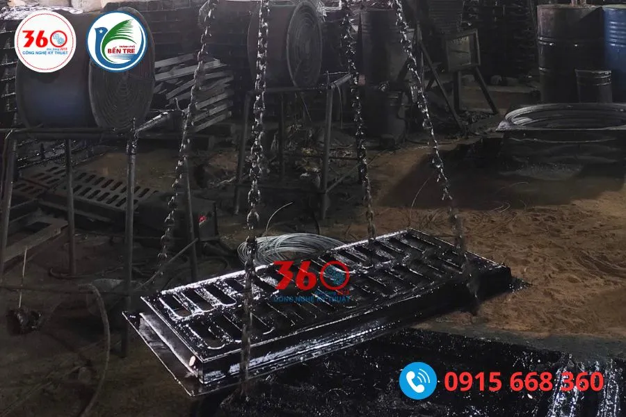 song chắn rác gang tại Bến Tre