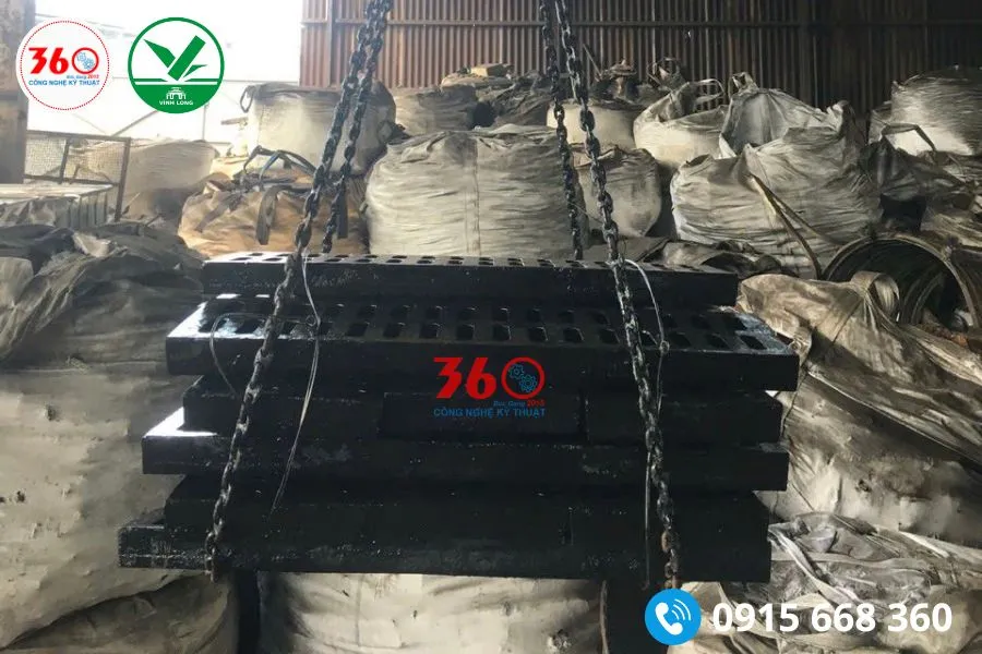 Song chắn rác gang tại Vĩnh Long