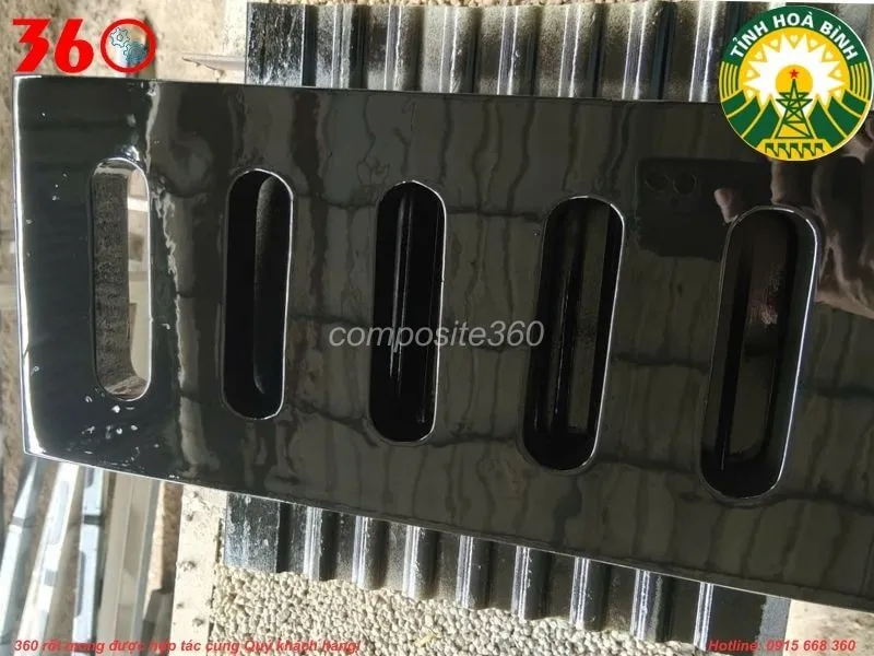 Song Chắn Rác Composite Hòa Bình